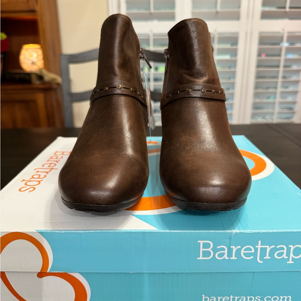 BareTraps Women's Dark Brown Ankle Booties NWT - Picture 5 of 8